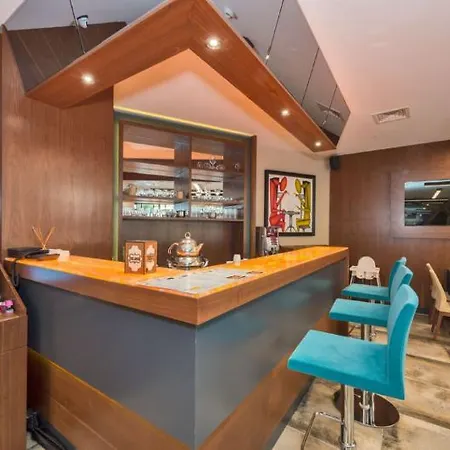 Hotell Boursier 1 & 4*