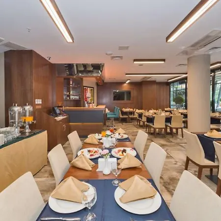 Hotell Boursier 1 & 4*