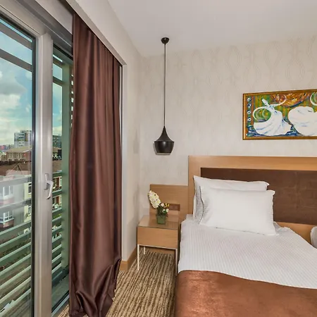 Hotel Boursier 1 & 4*