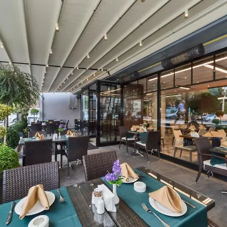 Hotel Boursier 1 & 4*