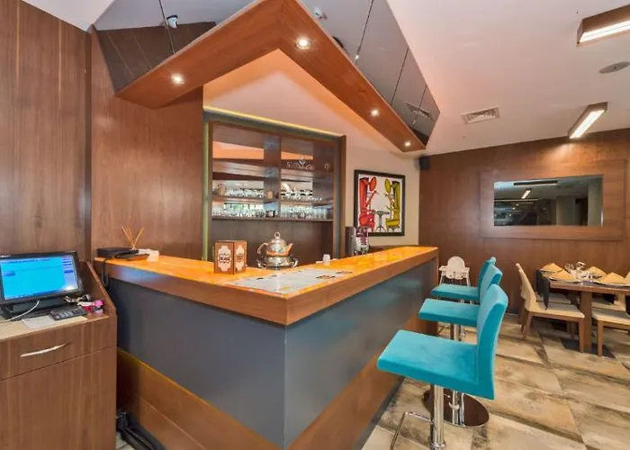 Hotel Boursier 1 & 4*