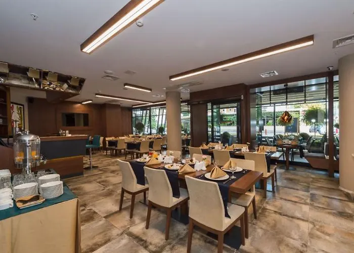 Hotel Boursier 1 & 4*