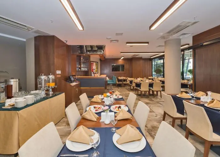 Hotel Boursier 1 & 4*