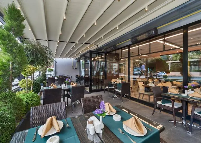 Hotel Boursier 1 & 4*