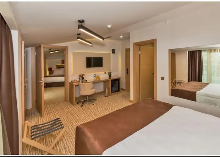 Hotel Boursier 1 & 4*